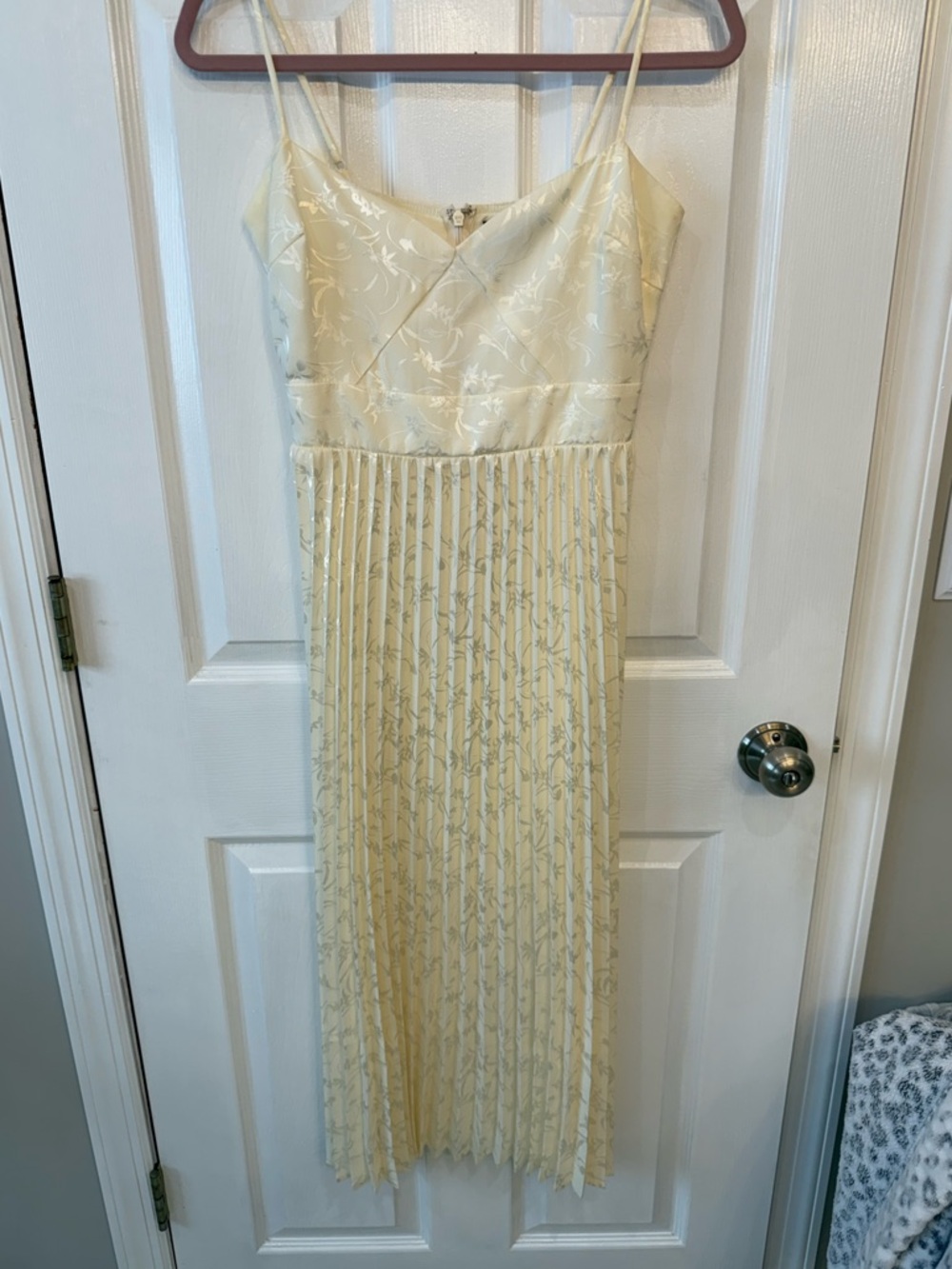 Lulus Regal Romance Ivory Floral Jacquard Pleated Satin Midi Dress, Sz small - Picture 12 of 12